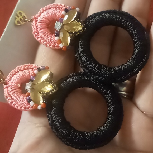 Double hoop thread wrapped earrings. - Picture 5 of 5